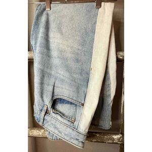 PacSun Two Toned jeans Size 26
Inseam 24” Cropped‎